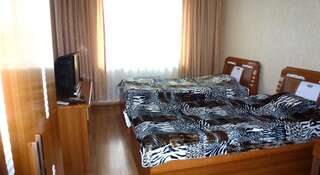 Гостиница Мотель Негус Артем Односпальная кровать в 2-местной общей спальне для гостей обоего пола-3