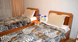Гостиница Мотель Негус Артем Односпальная кровать в 2-местной общей спальне для гостей обоего пола-8