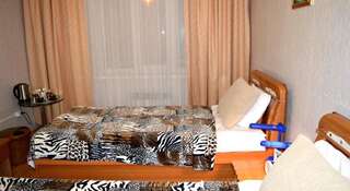 Гостиница Мотель Негус Артем Односпальная кровать в 2-местной общей спальне для гостей обоего пола-4
